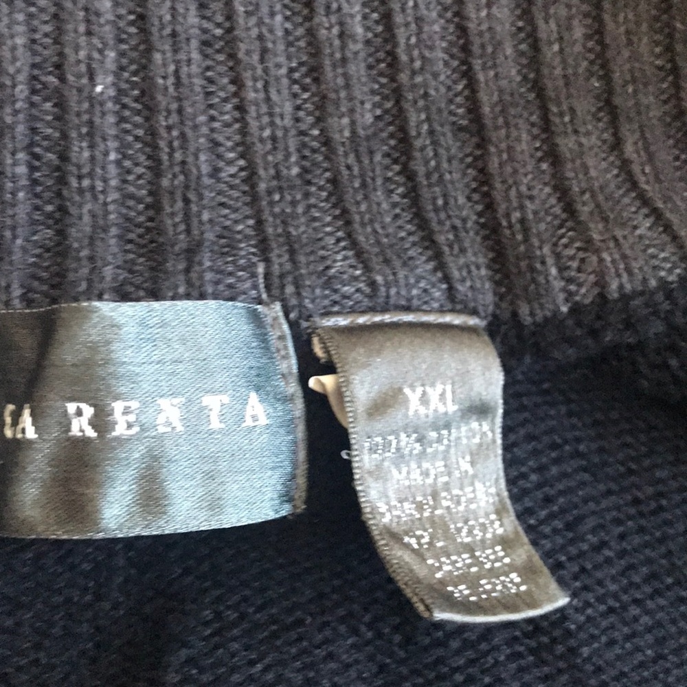 Oscar De La Rent size XXL but fits like a XL